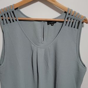 🎀 2for$15 🎀 sage green Blousy Tank 3xl